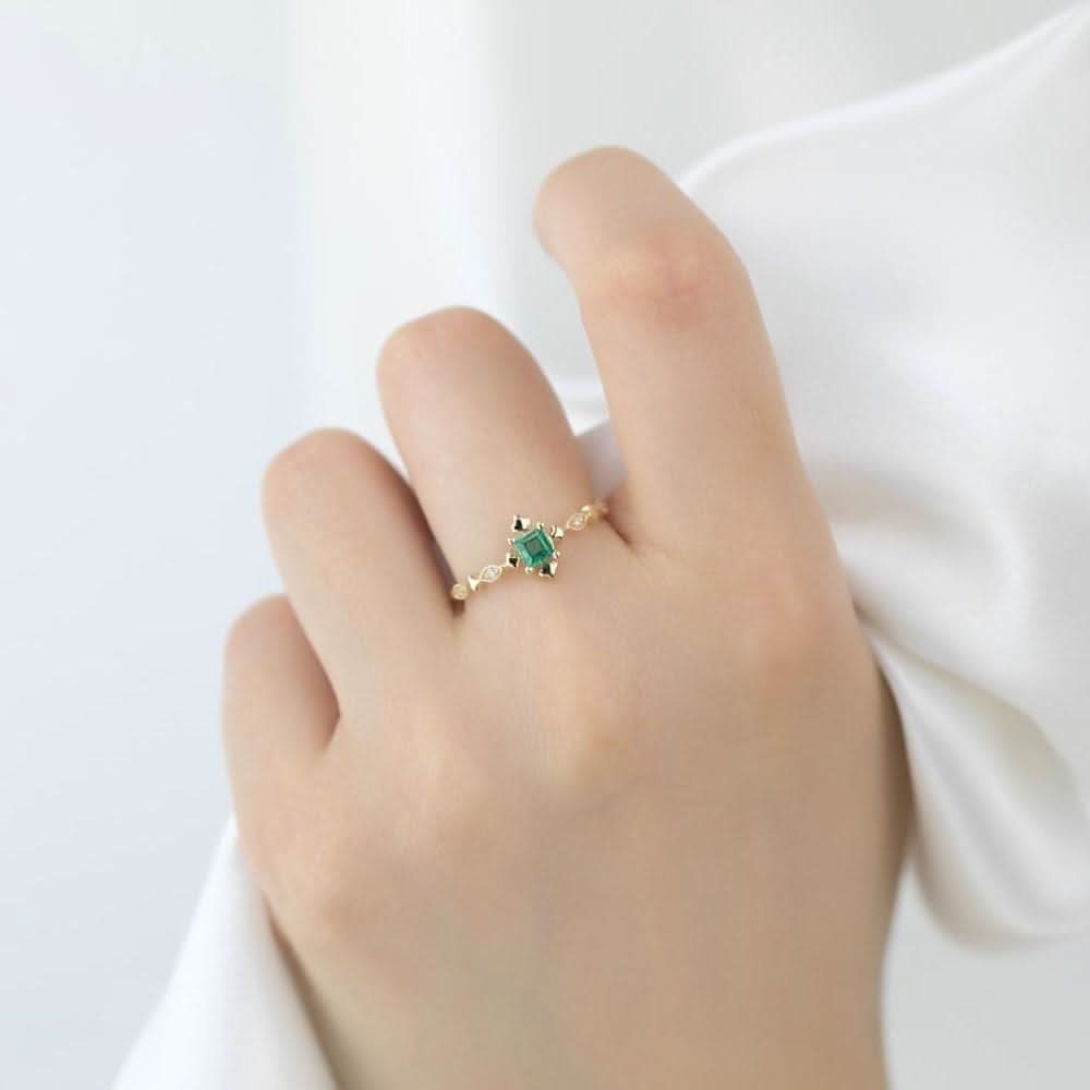18k Solid Gold Vintage Square Emerald Ring - Melbourne, Australia
